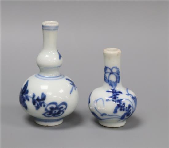 Two Chinese Kangxi period miniature blue and white bottle vases tallest 6.5cm